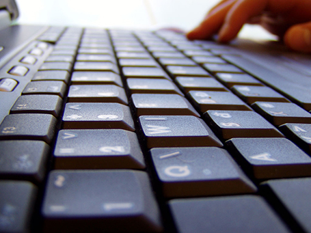Buying Guide: Laptops vs. Tablets
