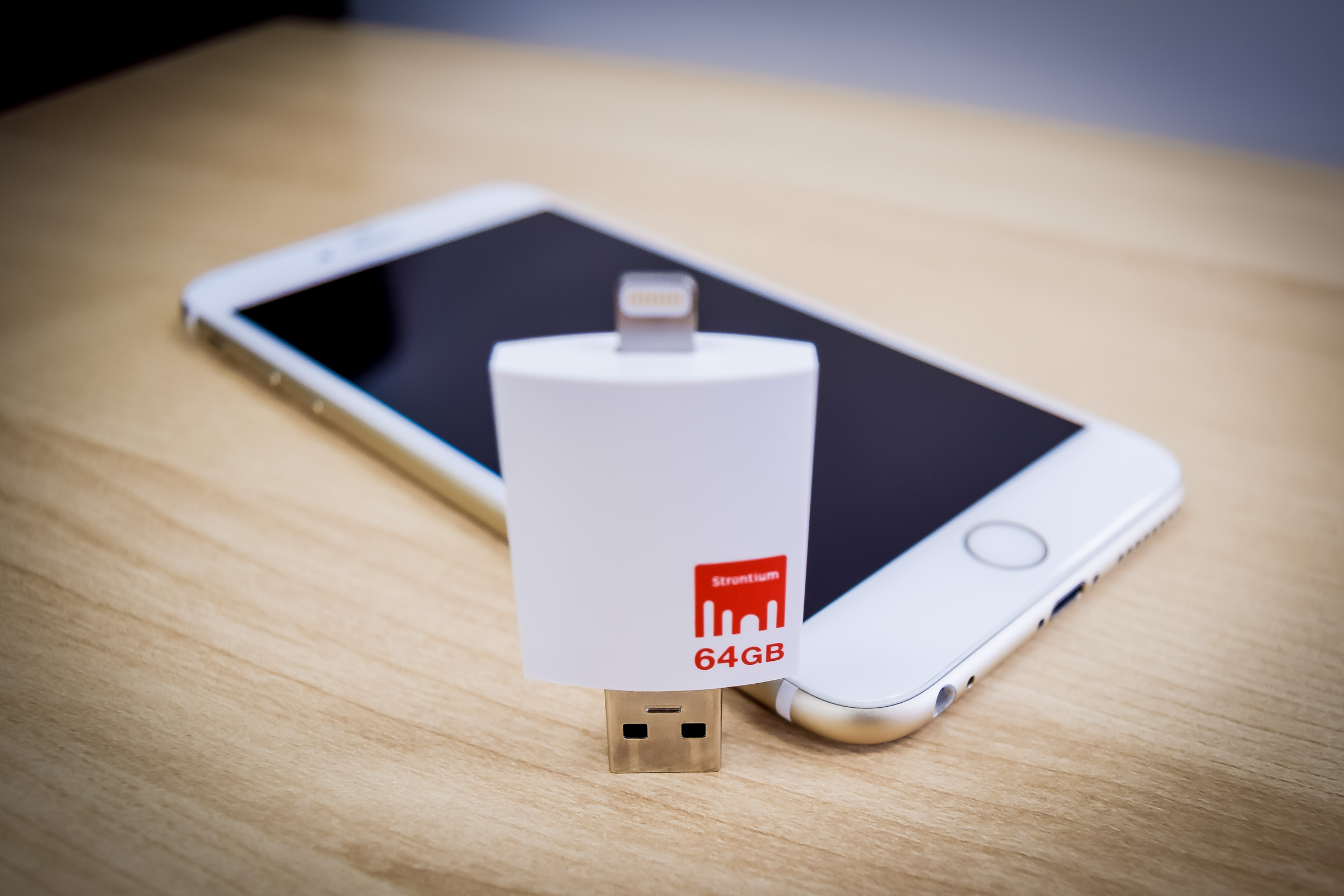 Strontium Nitro iDrive: The answer to your iPhone storage question