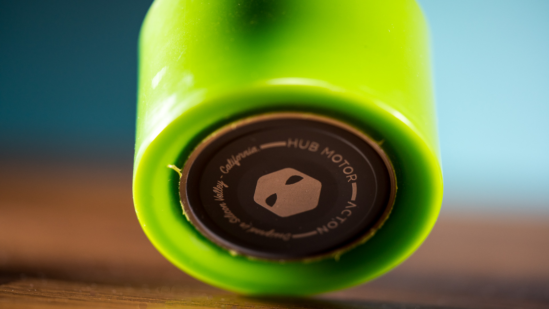 Hub motors on electric skateboards offer normal use when batteries die, with little manual effort. Belt-driven motors create more friction, and are less efficient overall. 