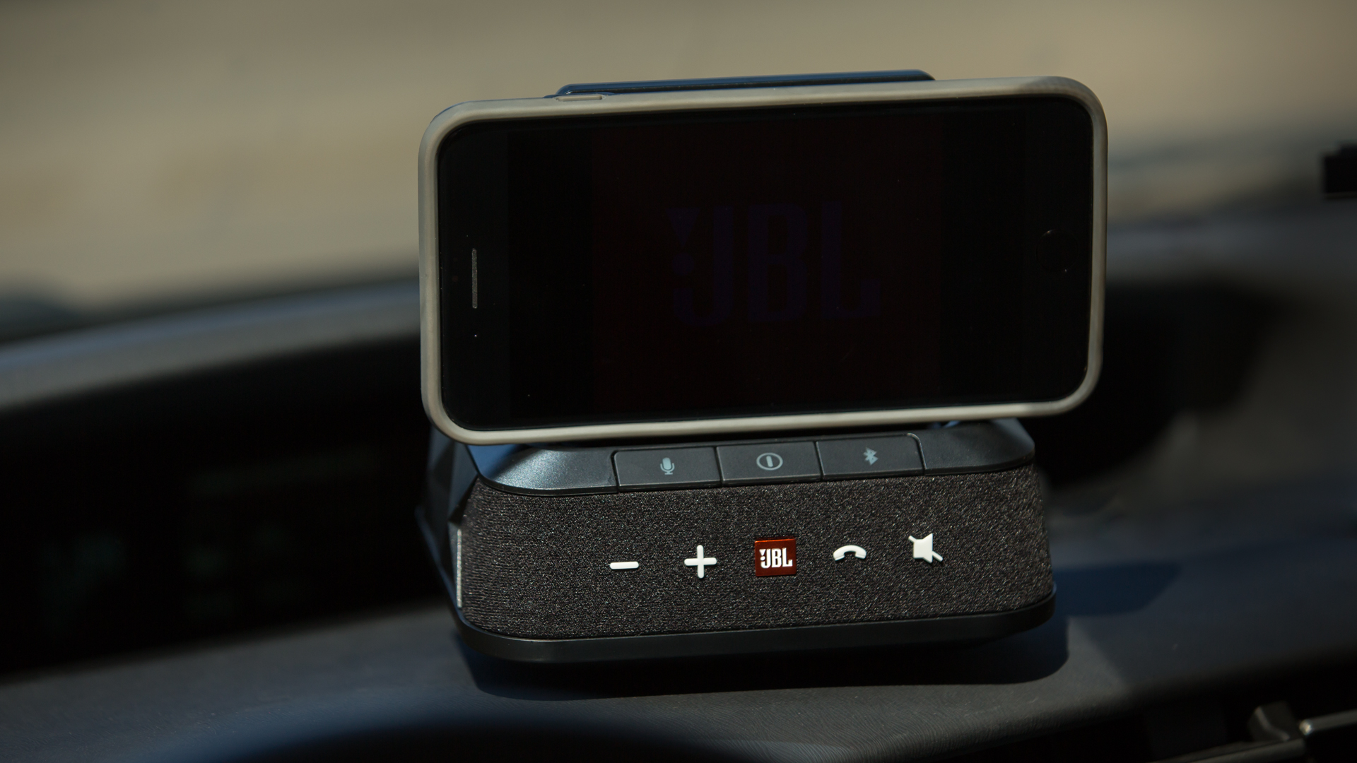 Car Electronics- The JBL Smartbase Wireless Teaches Old Autos New Tricks