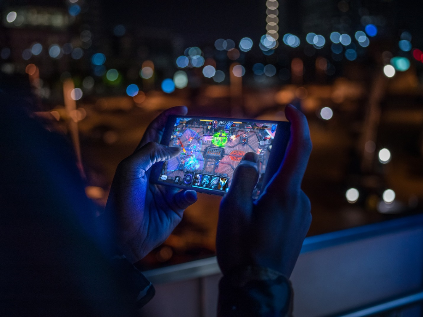 Razer's new cell phone is built for gaming.