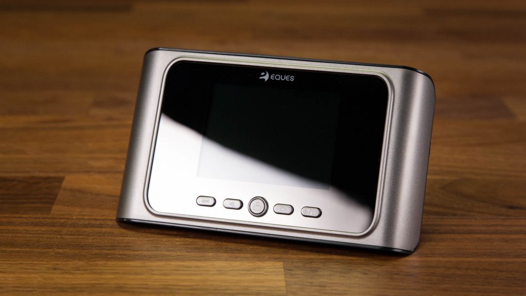 Smart devices use wireless protocols to communicate, but the Eques Greeter might be a smart peephole without Wi-Fi.