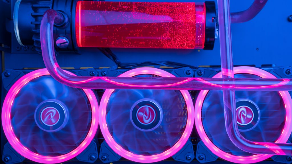 The 360mm radiator on the Phorcys EVO 360 is cooled by 3 LED fans, maximizing airflow and temperature reduction.