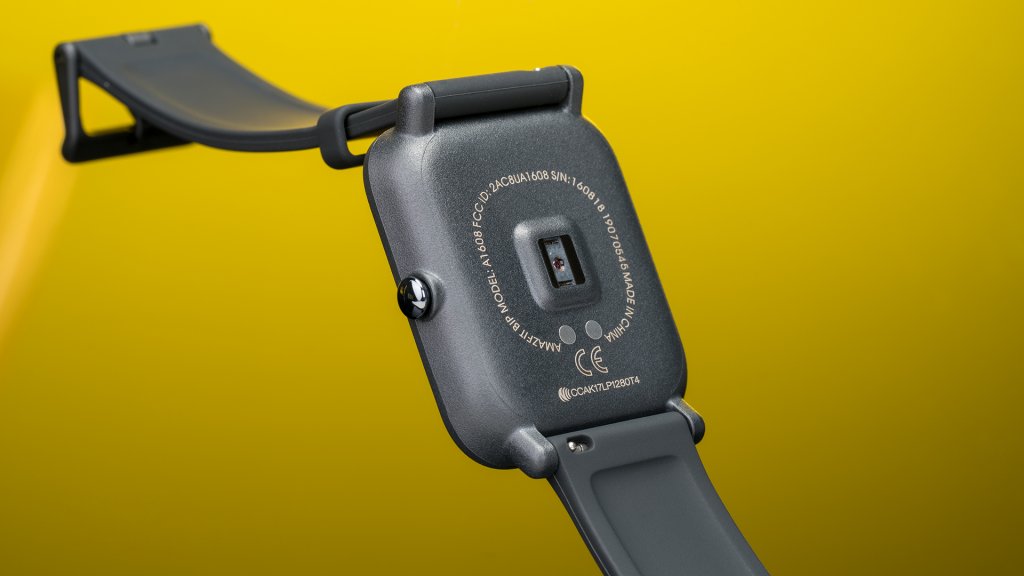 Amazfit Bip's heart rate monitor helps to track both sleep patterns and activity levels, while consuming less battery than leading competitors. 