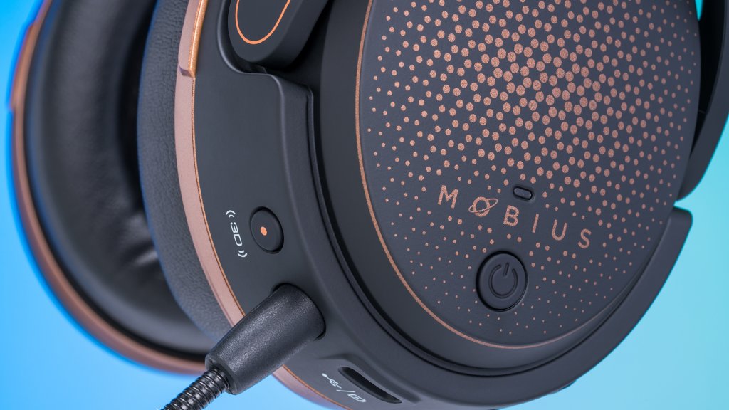 With the 3D soundscape, the Audeze Mobius was able to bring out new layers of sound that enlightened music, highlighting a refined experience with quality audio development.