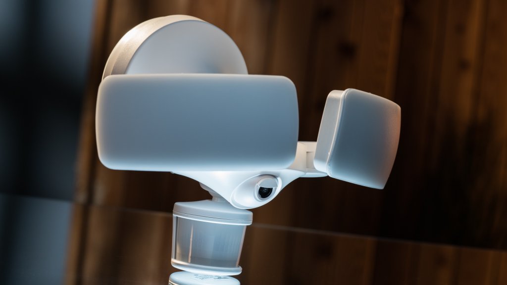 Future smart surveillance and smart outdoor lighting tech is here today, with the AI-powered Maximus Camera Floodlight delivering complete control and awareness no matter where homeowners are.