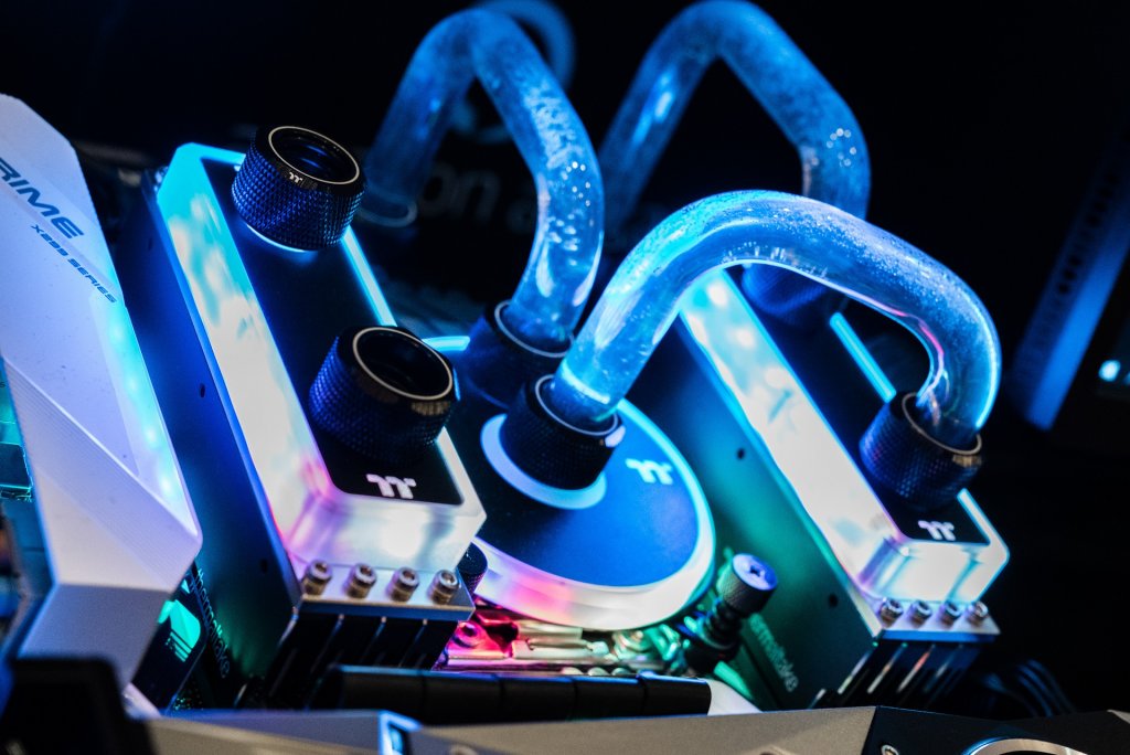 thermaltake-RGB-liquid-cooled-RAM