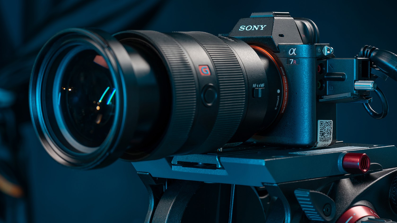 How to buy a professional camera: DSLR vs. mirrorless cameras