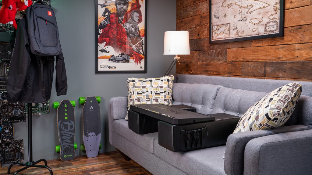 The Couchmaster Cycon redefines the lap desk category with smart innovations like ergonomic support cushions and a USB 3.0 hub.