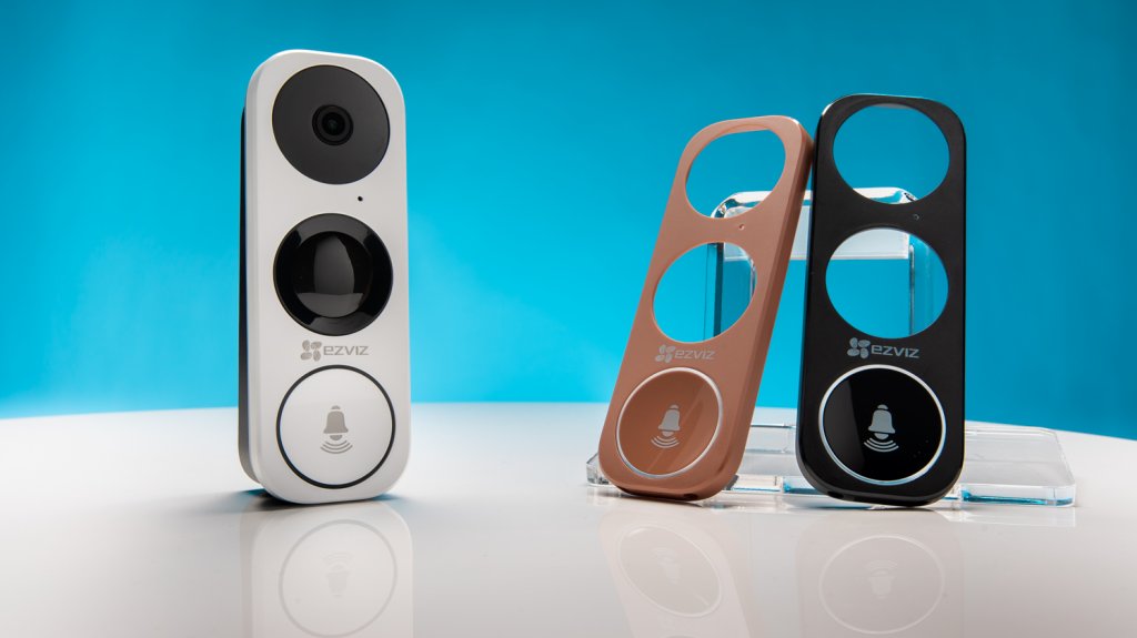 One cool little element I liked about the DB1 video doorbell was the inclusion of three different-colored faceplates to match whatever style of the front door.