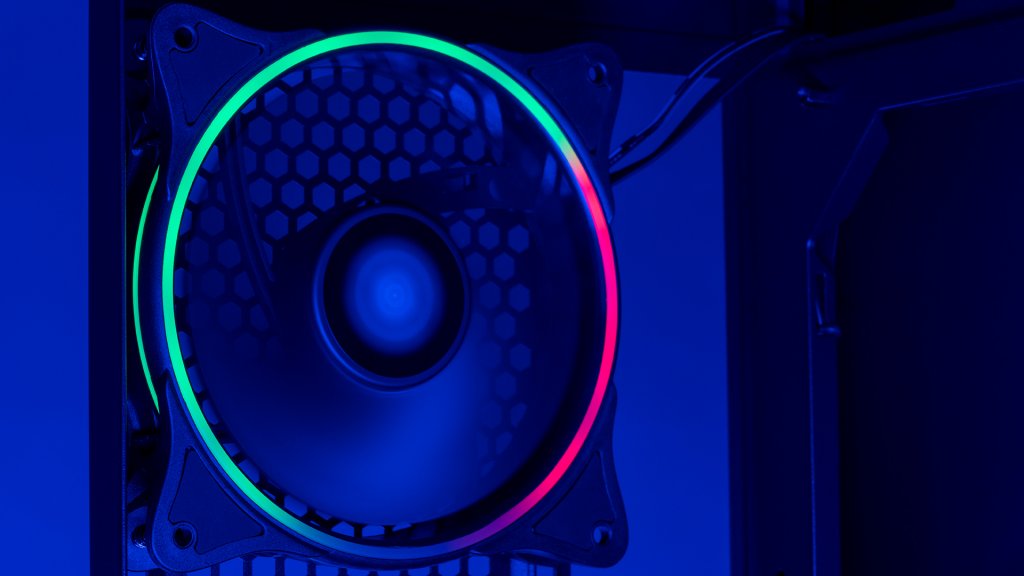 The included MR12 fans adds even more lively color to the darkFlash J11 case.