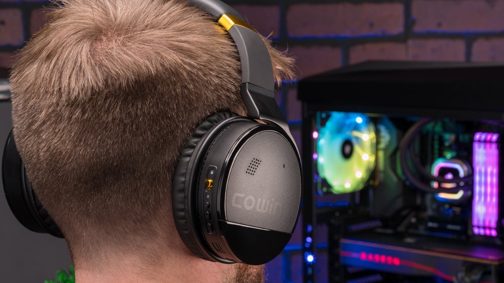 In use, the E8 Bluetooth headphones are comfortable, despite their large appearance. 
