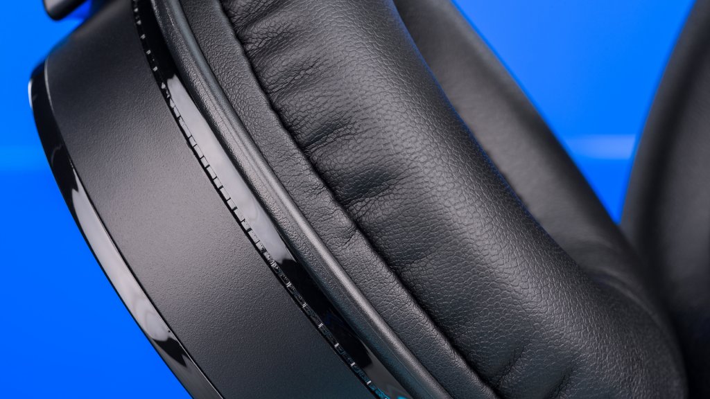 With the Cowin E8 listeners get plush ear cups and a solid-feeling build that improves upon previous wireless headphone designs.