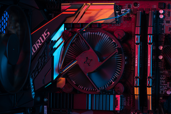 intel DIY pc build kit 1 - phanteks 1660 -Red Light Inside