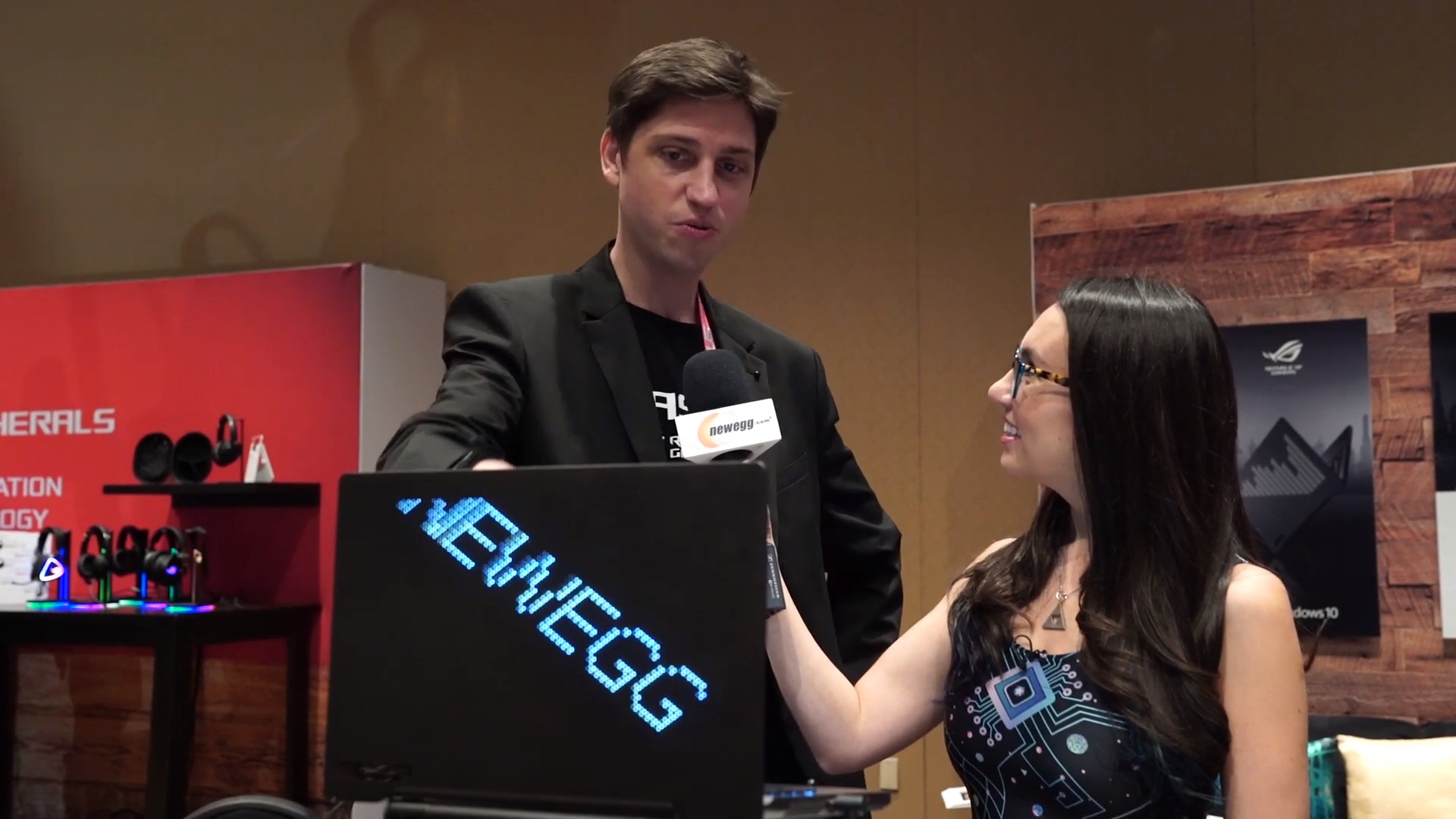 CES 2020: ASUS laptop has a LED LITE-Brite on the back