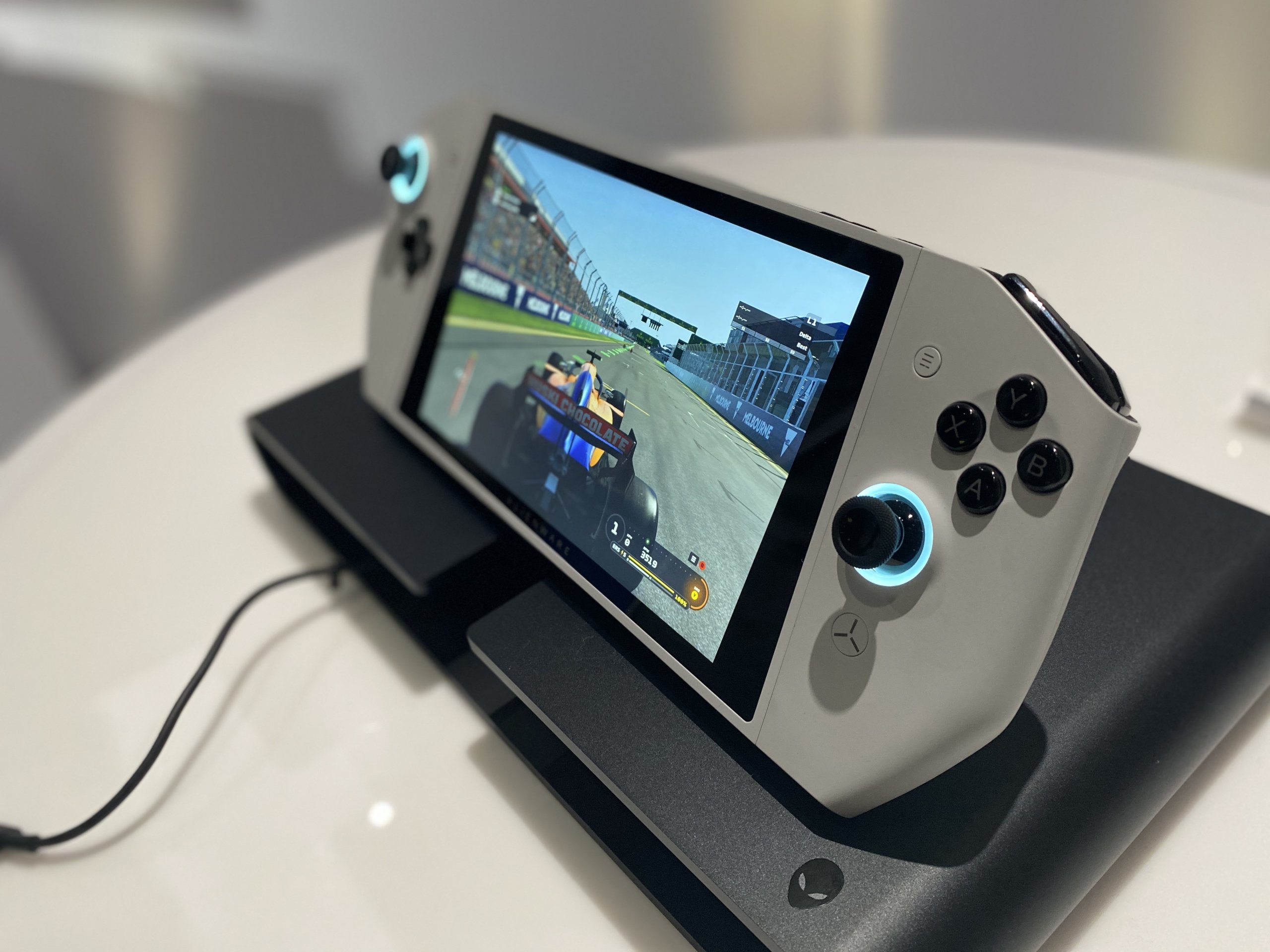 CES 2020: Dell Alienware shows off “handheld gaming PC” code-named Concept UFO