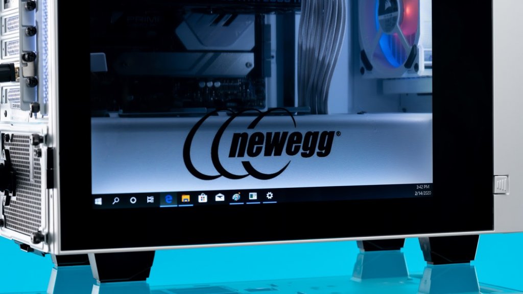 iBuyPower Snowblind case side panel monitor on