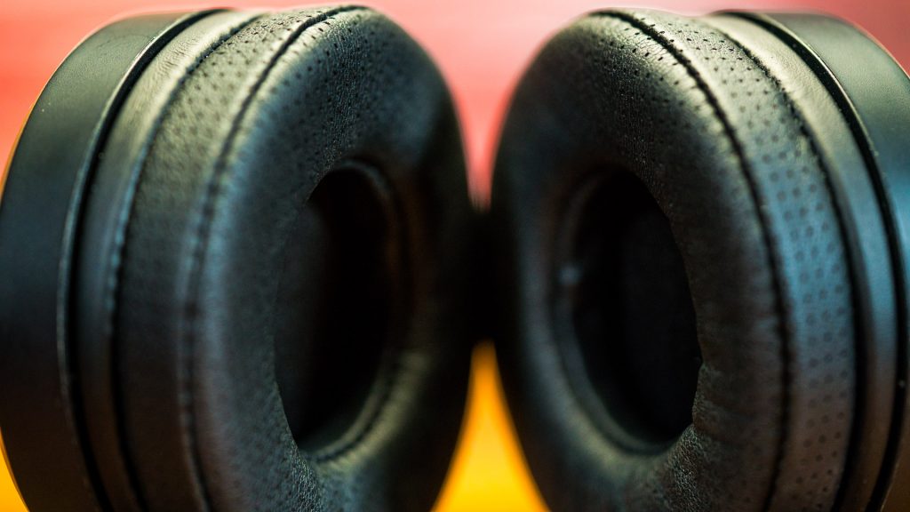 The New York's sound range was great, with deep bass, solid balance, and hearty warmth in the midrange. The treble and vocals were clear without being harsh, and the 40mm drivers delivered a rich experience. 