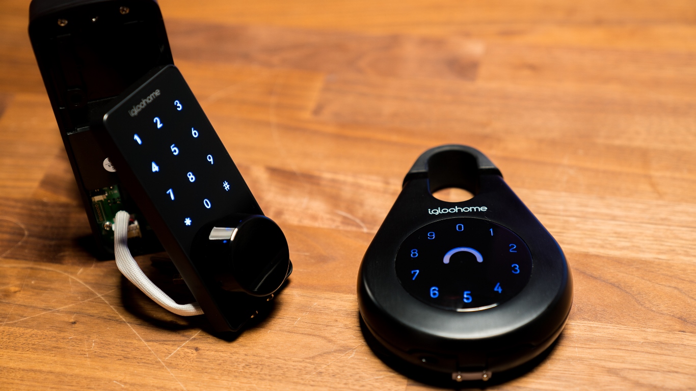 smart deadbolt and key lock box from igloohome