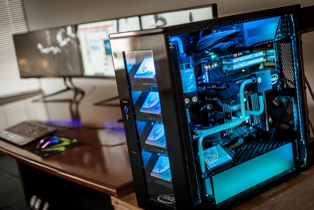 intel-pearly-custom-liquid-cooled-7