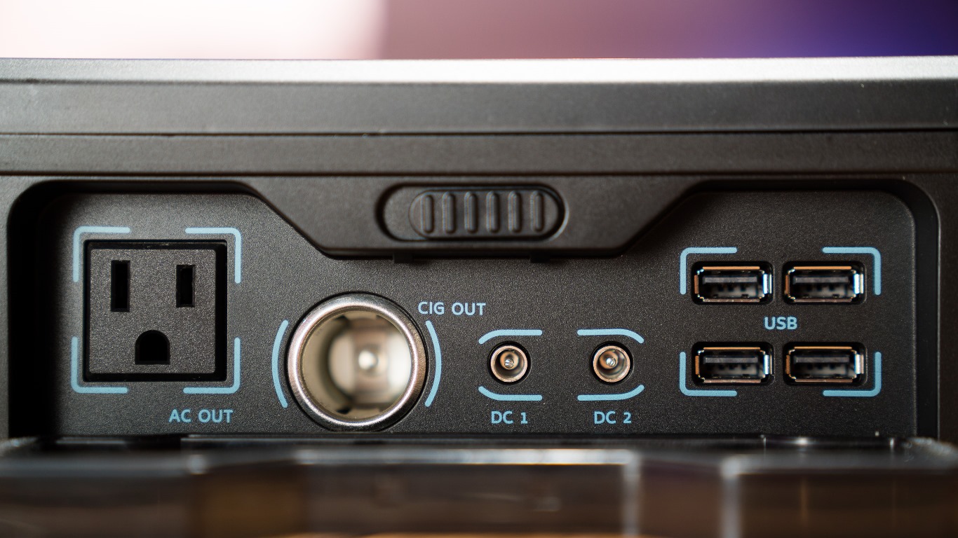 AC or DC power ports on the solar generator